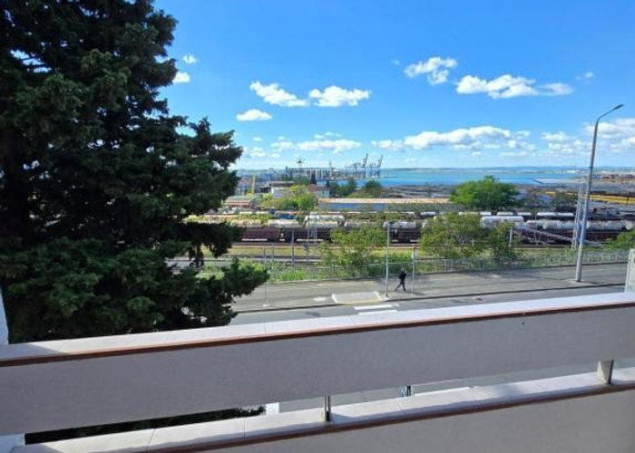 Modern Apartment with Terrace, Burgas