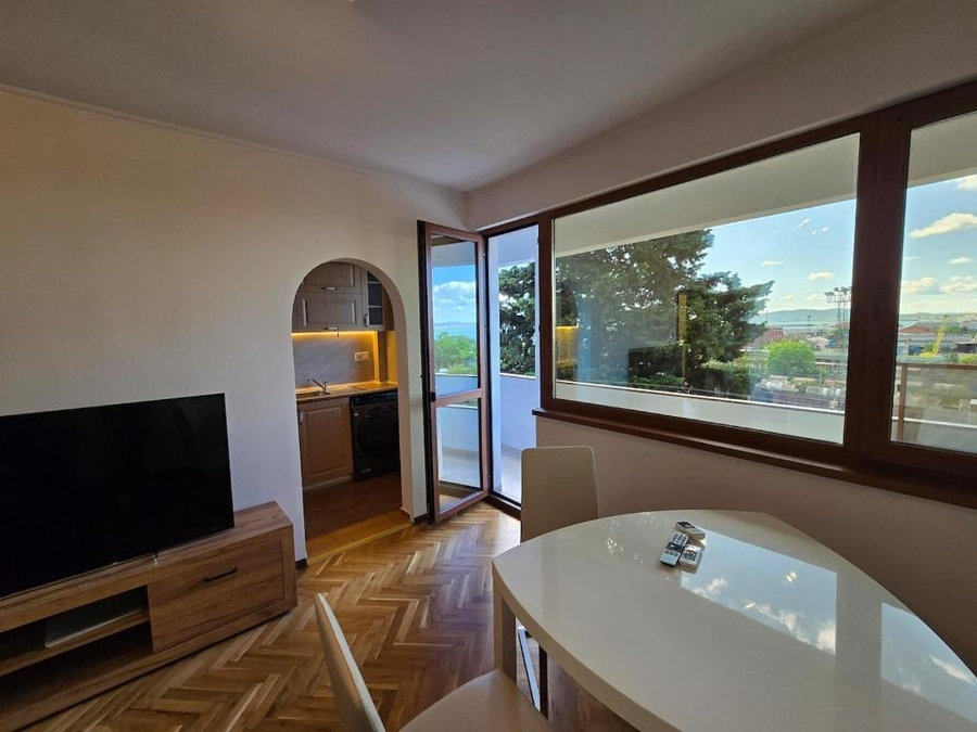 Modern Apartment with Terrace, Burgas