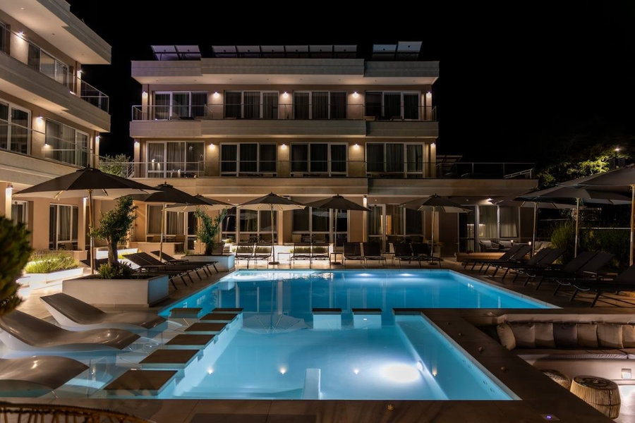 Restaurant & Half Board